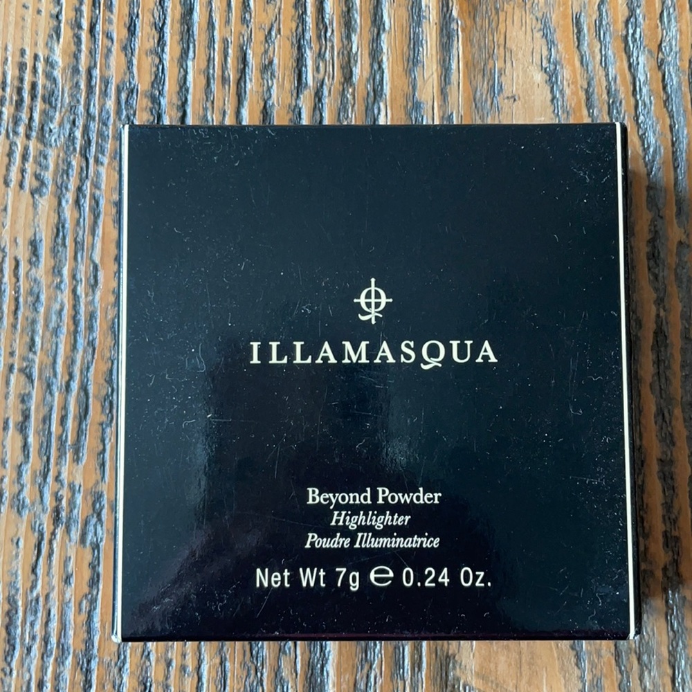 Illamasqua beyond powder/ highlighter